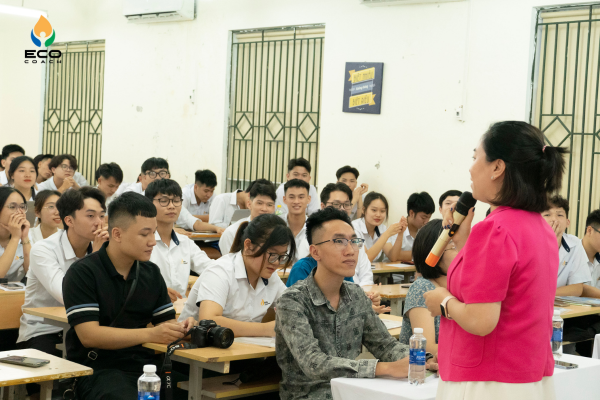 Ngày hội việc làm - Nhịp cầu kết nối doanh nghiệp và sinh viên